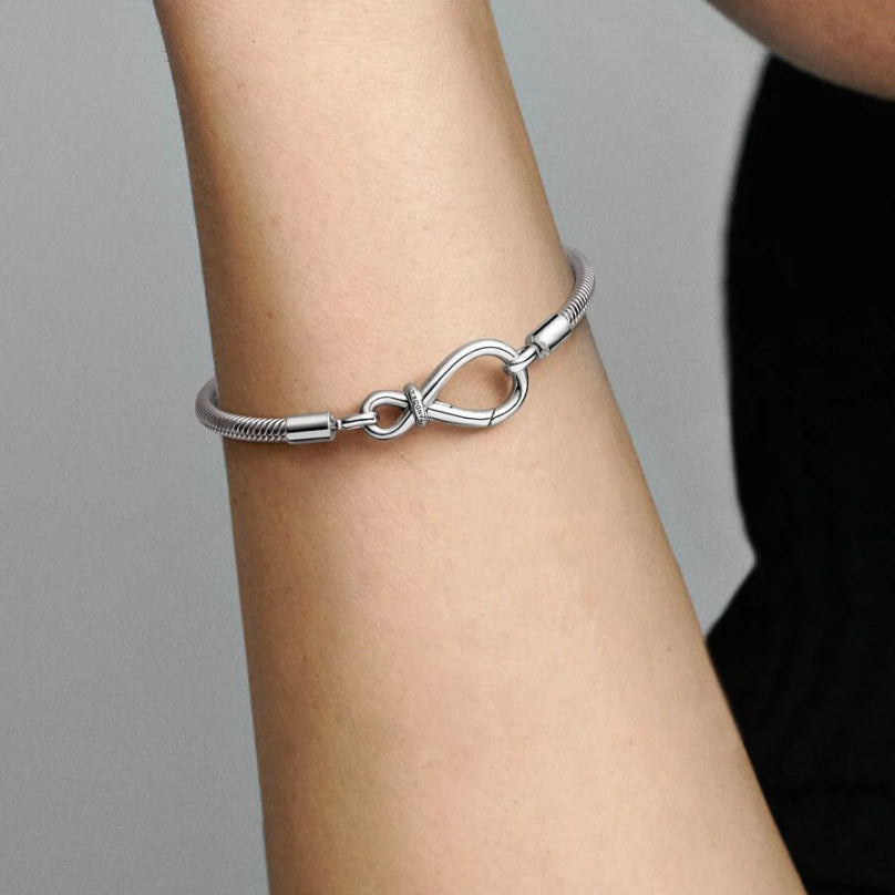 Pandora 590792C00-18 Moments Infinity Knot Snake Chain Bracelet